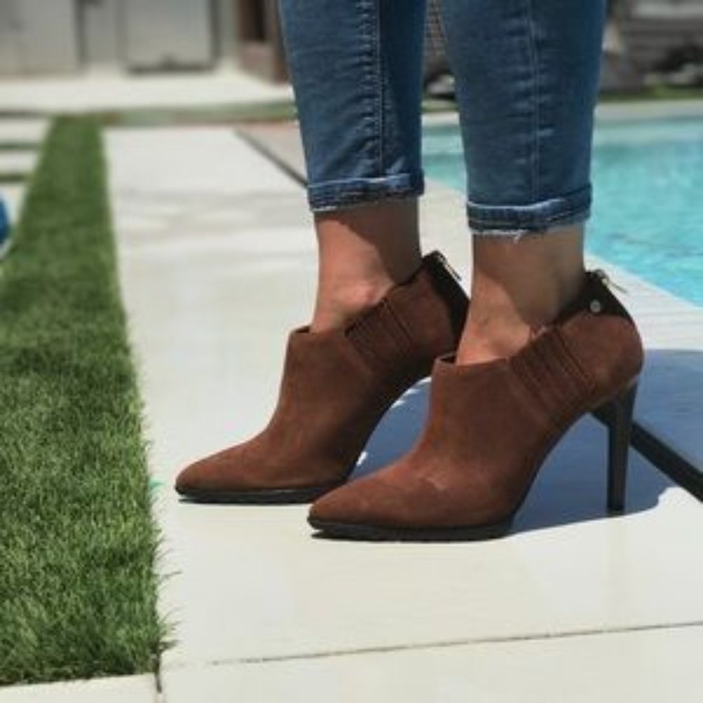 size 6  Heeled booties